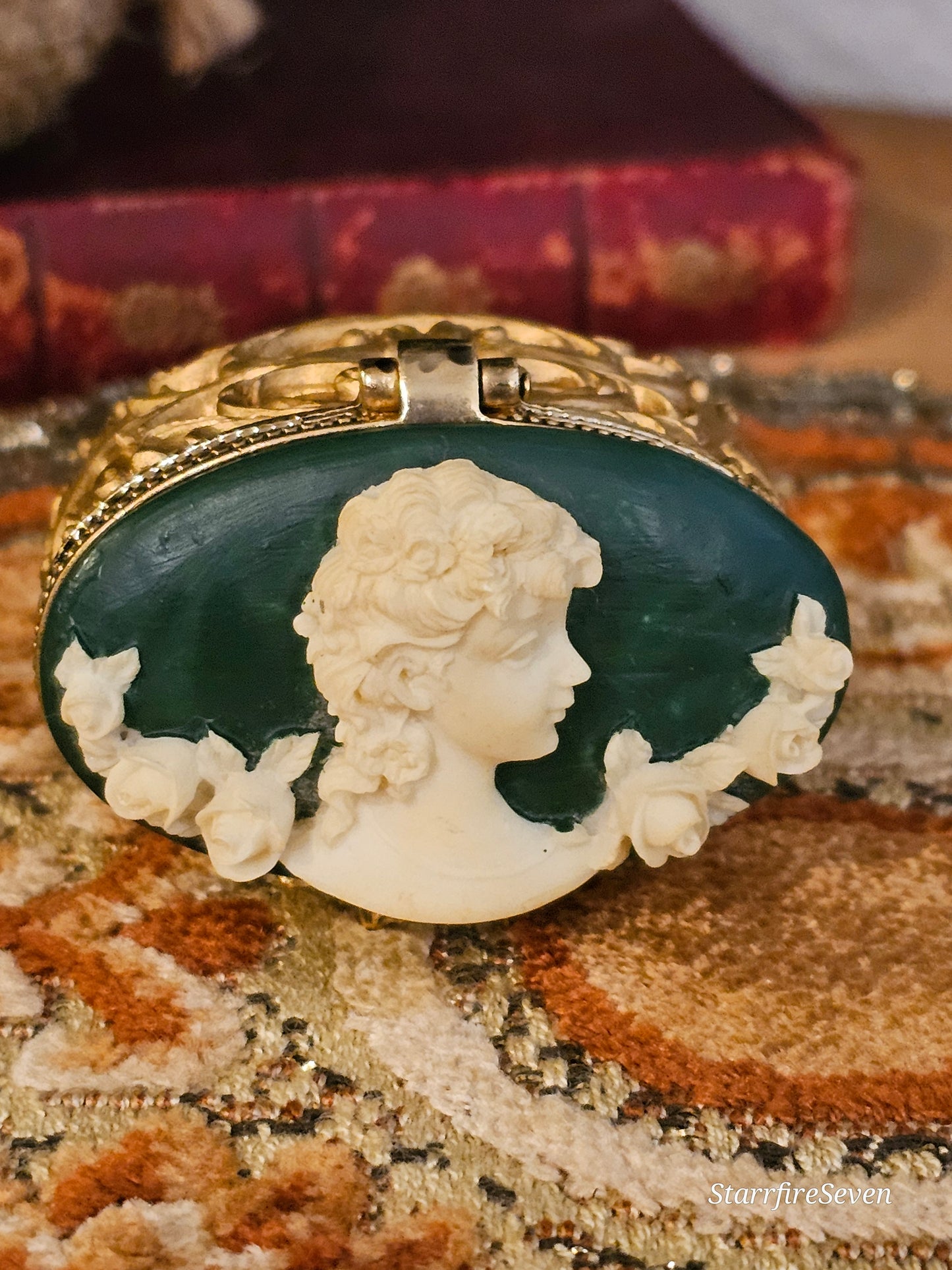 Cameo Trinket Box
