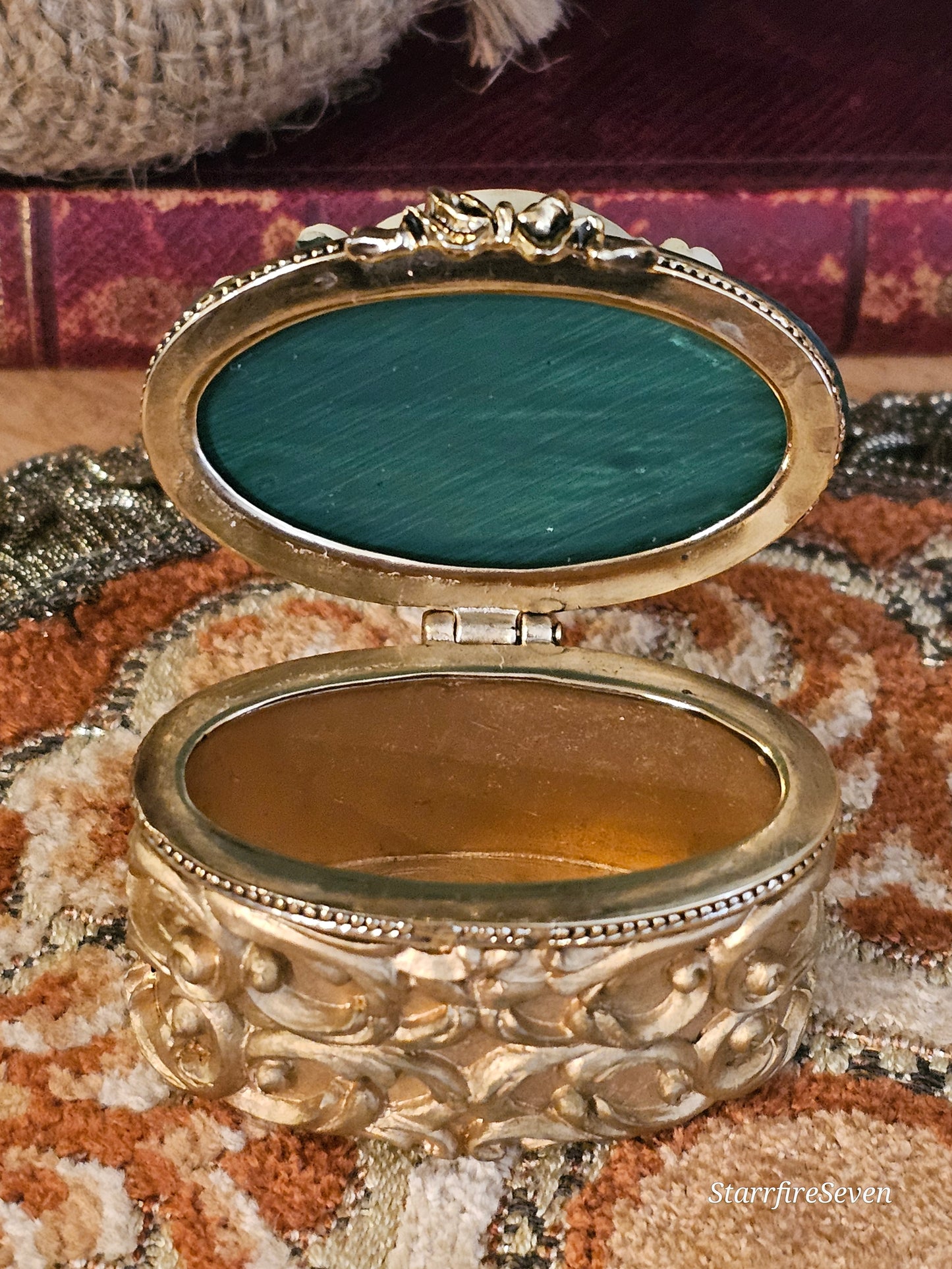 Cameo Trinket Box