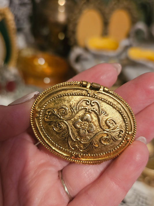 Cameo Pill Box